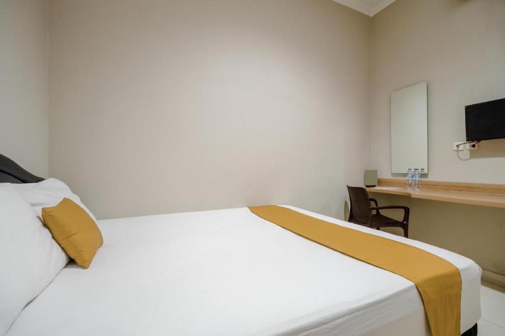 Env Room Jakarta Exterior photo
