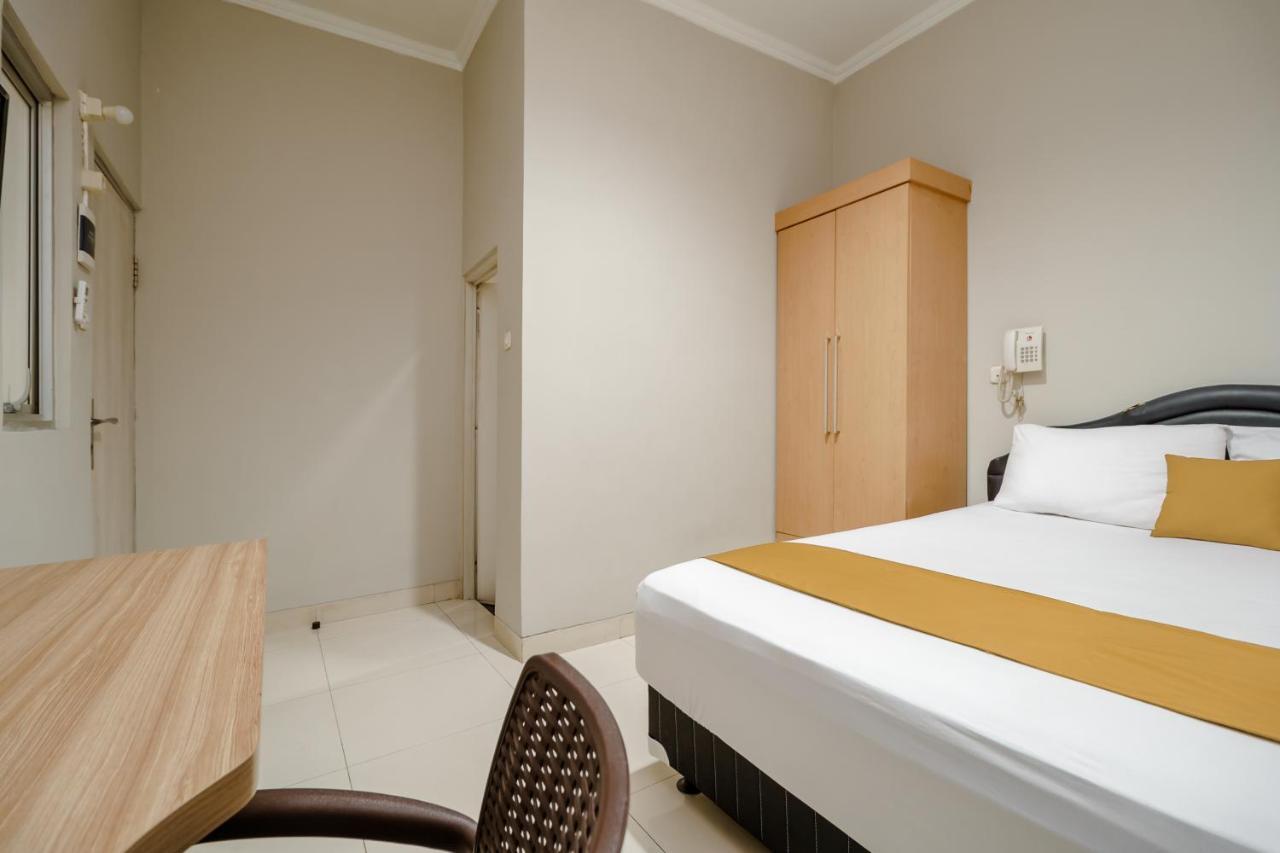 Env Room Jakarta Exterior photo