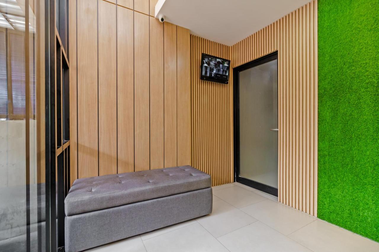 Env Room Jakarta Exterior photo